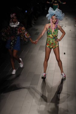 Desigual defile 