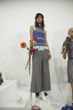  Ph5 sunu New York Moda Haftası sırasında 