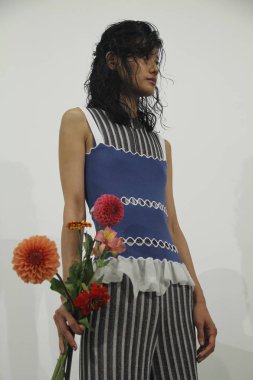  Ph5 sunu New York Moda Haftası sırasında 