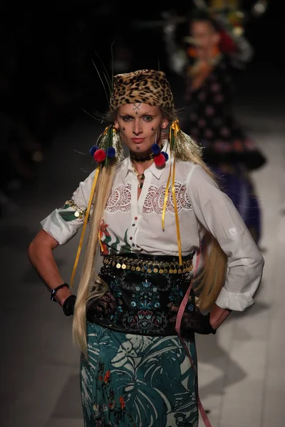 Desigual defile 