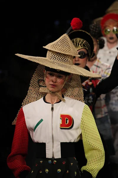 Desigual desfile de moda — Foto de Stock