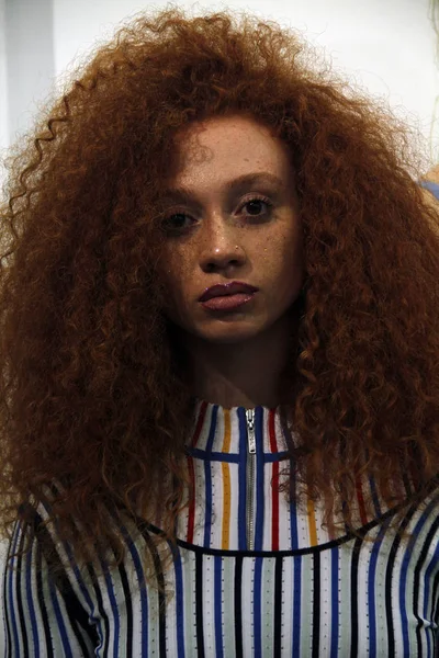  Ph5 sunu New York Moda Haftası sırasında 