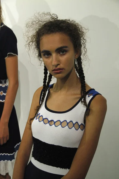  Ph5 sunu New York Moda Haftası sırasında 