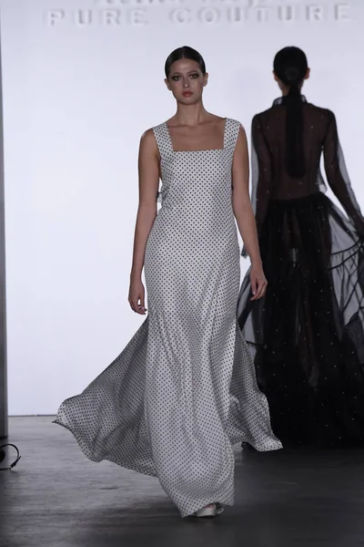 Irina Vitjaz koleksiyonu 