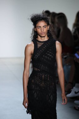 TRESemme Jonathan Simkhai moda gösterisi