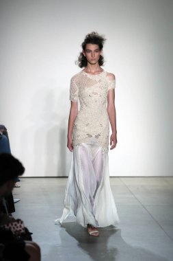 TRESemme Jonathan Simkhai moda gösterisi