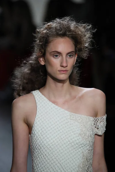 TRESemme Jonathan Simkhai moda gösterisi