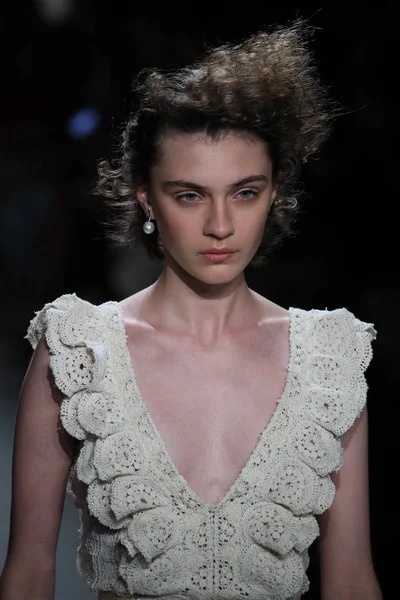 TRESemme Jonathan Simkhai moda gösterisi