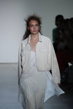 TRESemme Jonathan Simkhai moda gösterisi