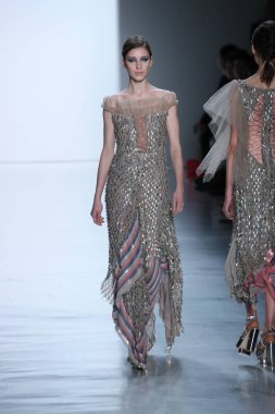 Oğlum Jung Wan defileye