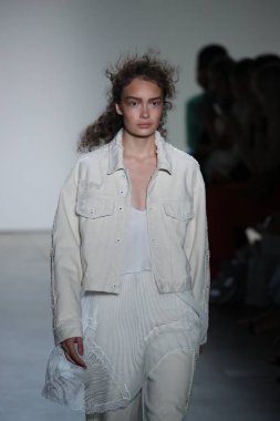 TRESemme Jonathan Simkhai moda gösterisi