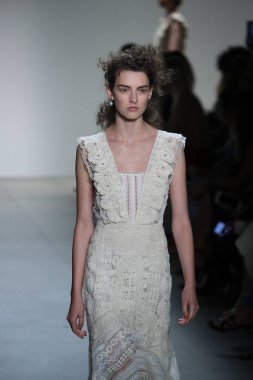 TRESemme Jonathan Simkhai moda gösterisi