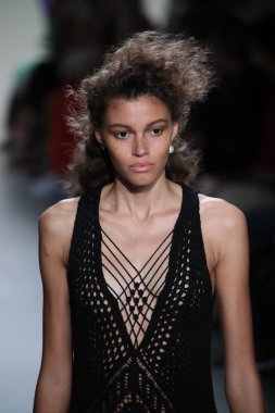 TRESemme Jonathan Simkhai moda gösterisi