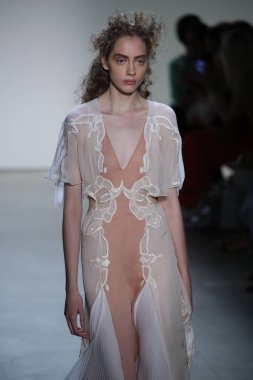  TRESemme Jonathan Simkhai moda gösterisi