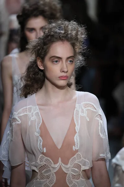 TRESemme Jonathan Simkhai moda gösterisi