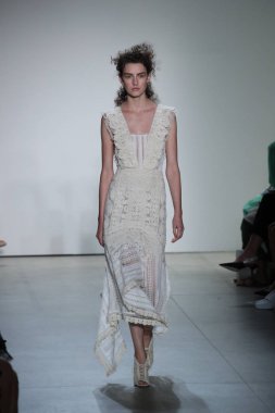  TRESemme Jonathan Simkhai moda gösterisi