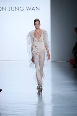 Oğlum Jung Wan defileye