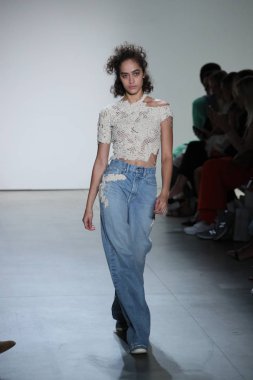  TRESemme Jonathan Simkhai moda gösterisi