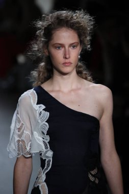  TRESemme Jonathan Simkhai moda gösterisi