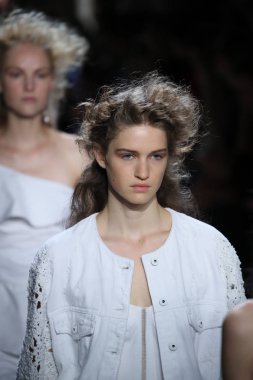 TRESemme Jonathan Simkhai moda gösterisi