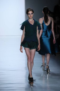 Oğlum Jung Wan defileye