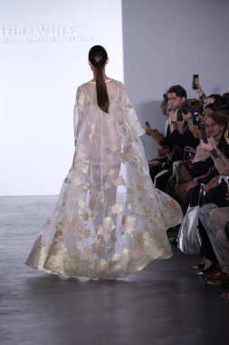  Irina Vitjaz koleksiyonu 