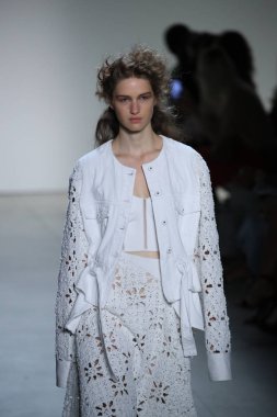  TRESemme Jonathan Simkhai moda gösterisi