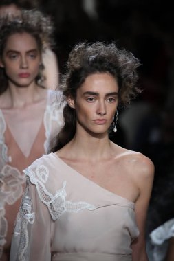 TRESemme Jonathan Simkhai moda gösterisi