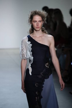  TRESemme Jonathan Simkhai moda gösterisi