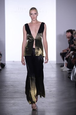  Irina Vitjaz koleksiyonu 