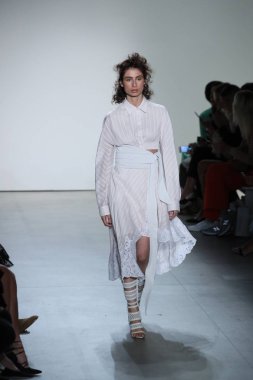  TRESemme Jonathan Simkhai moda gösterisi