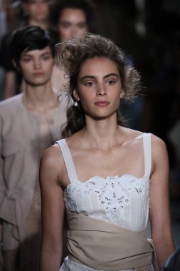 TRESemme Jonathan Simkhai moda gösterisi