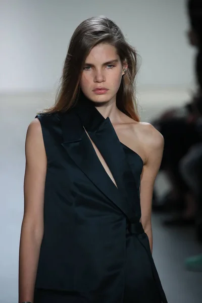 Dion Lee desfile de moda — Fotografia de Stock