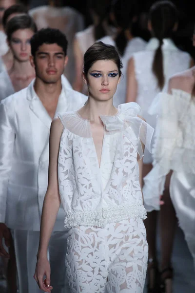 Oğlum Jung Wan defileye