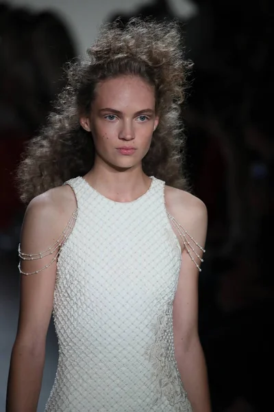  TRESemme Jonathan Simkhai moda gösterisi