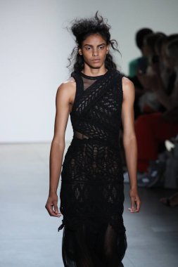  TRESemme Jonathan Simkhai moda gösterisi