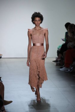  TRESemme Jonathan Simkhai moda gösterisi