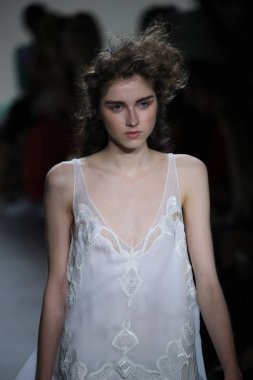  TRESemme Jonathan Simkhai moda gösterisi