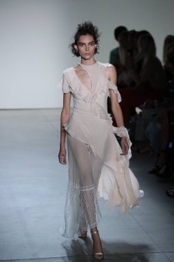  TRESemme Jonathan Simkhai moda gösterisi