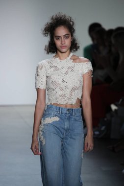  TRESemme Jonathan Simkhai moda gösterisi