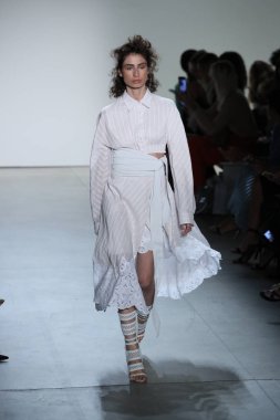  TRESemme Jonathan Simkhai moda gösterisi