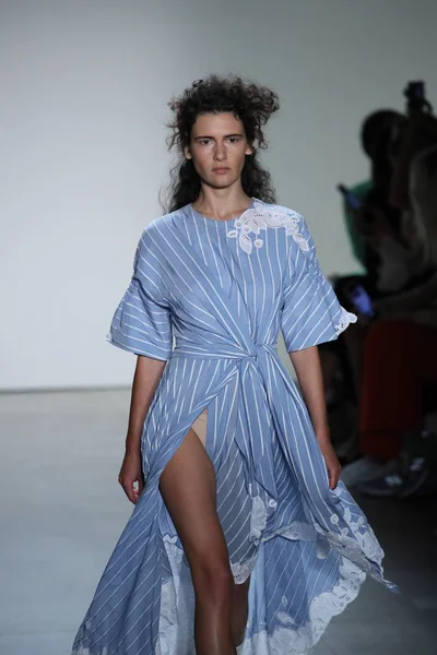  TRESemme Jonathan Simkhai moda gösterisi