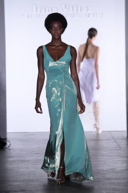  Irina Vitjaz koleksiyonu 