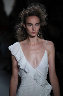  TRESemme Jonathan Simkhai moda gösterisi