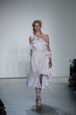  TRESemme Jonathan Simkhai moda gösterisi