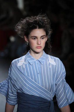  TRESemme Jonathan Simkhai moda gösterisi