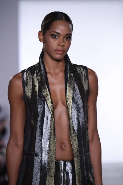  Irina Vitjaz koleksiyonu 