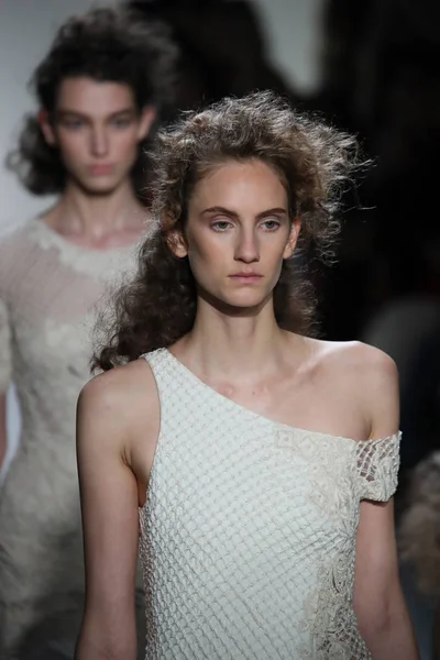 TRESemme Jonathan Simkhai moda gösterisi