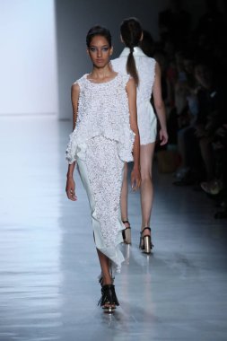 Oğlum Jung Wan defileye