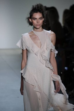  TRESemme Jonathan Simkhai moda gösterisi